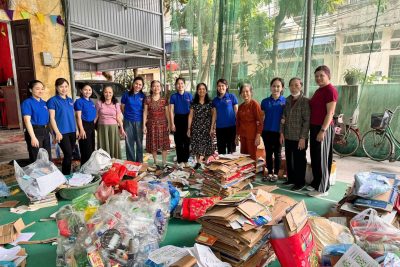 Hoạt động của Đoàn thanh niên Trường MN Văn Miếu “BIẾN PHẾ LIỆU THÀNH VIỆC CÓ ÍCH”